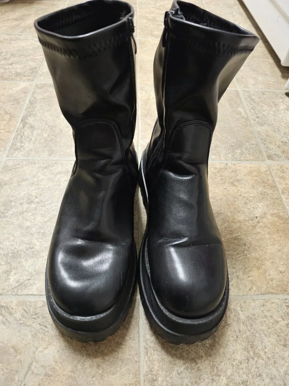 Unbranded black platform
